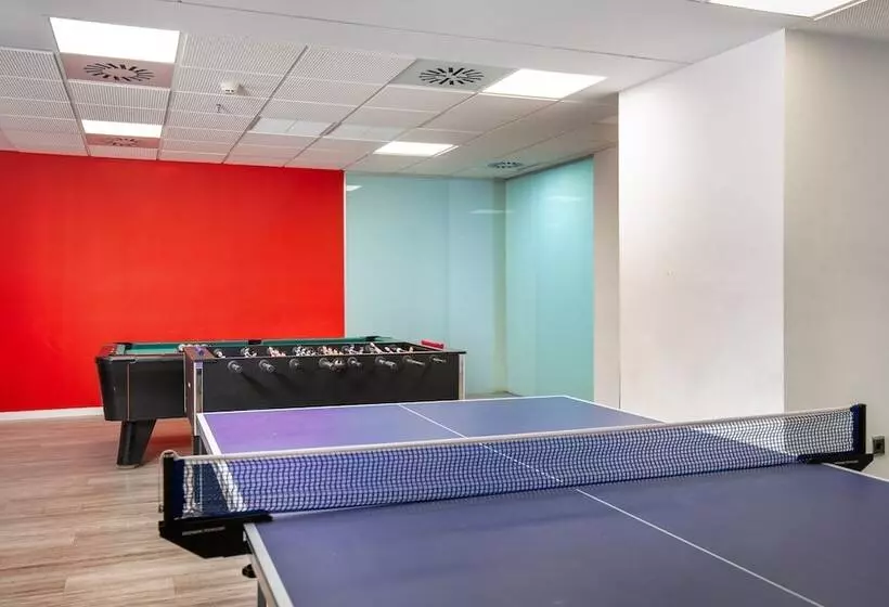 هتل Albergue Juvenil Colegio Mayor Galileo Galilei