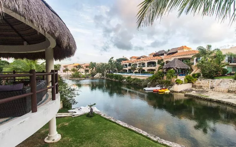 Отель Coral Maya Stay Suites