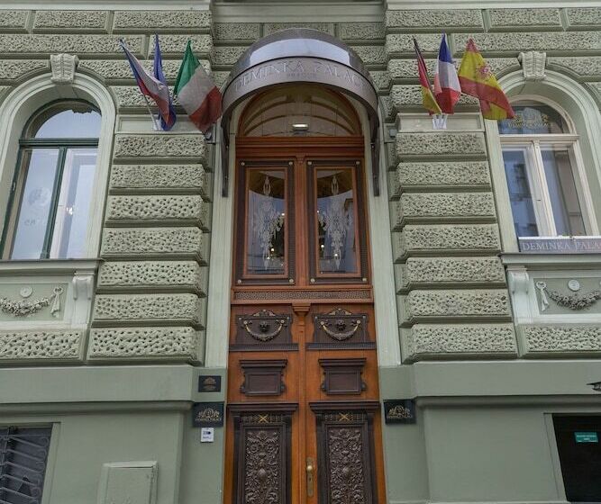 هتل Deminka Palace