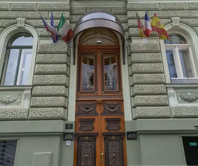 Szálloda Deminka Palace