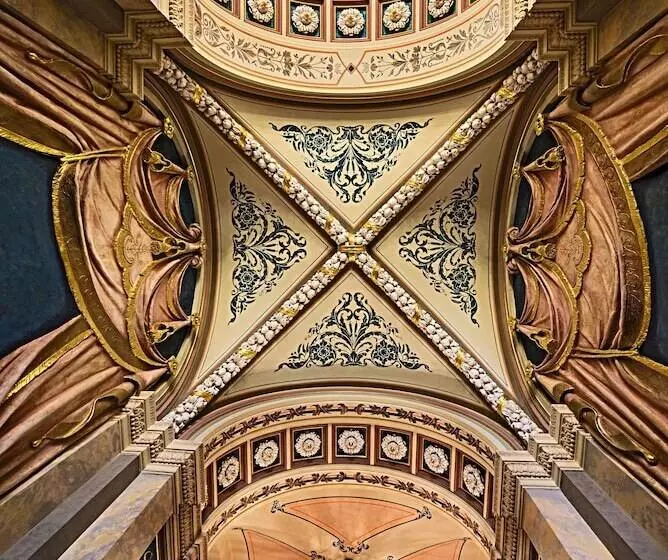 Szálloda Deminka Palace