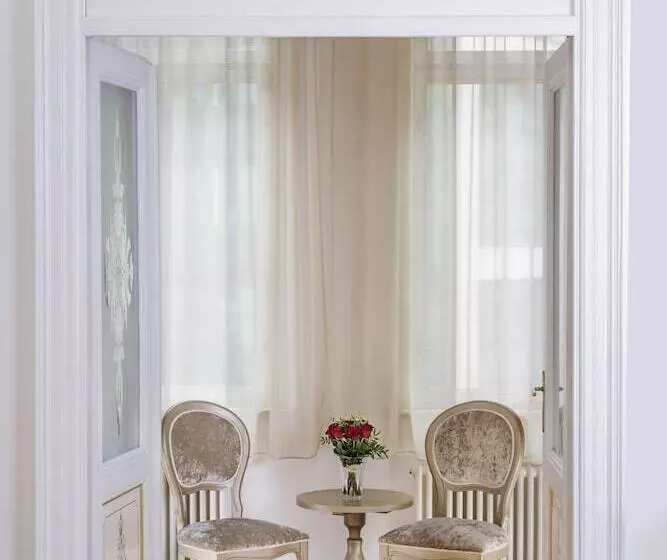 Szálloda Deminka Palace