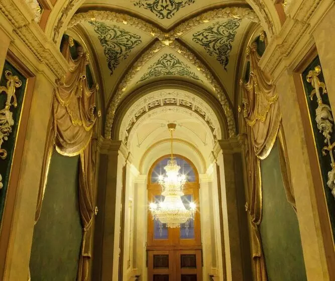 Szálloda Deminka Palace