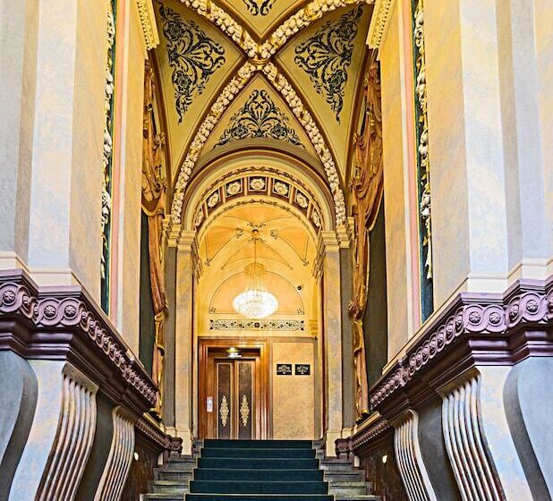 هتل Deminka Palace