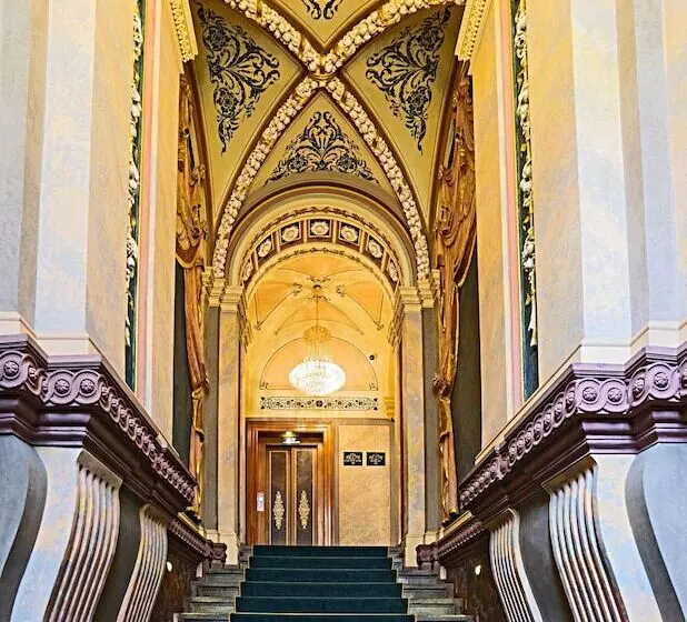 Szálloda Deminka Palace