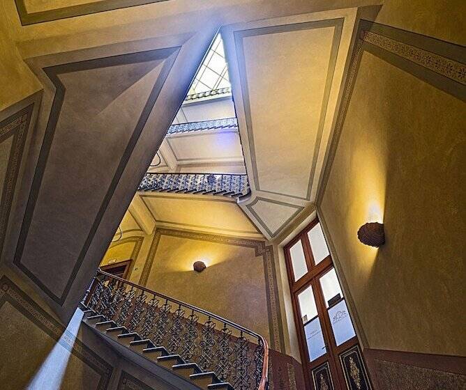 هتل Deminka Palace