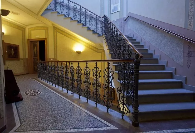 Szálloda Deminka Palace