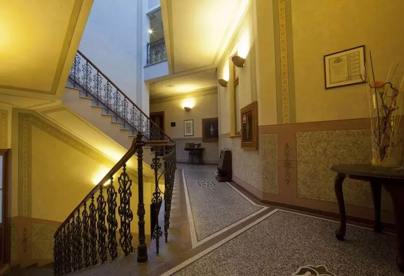 Szálloda Deminka Palace