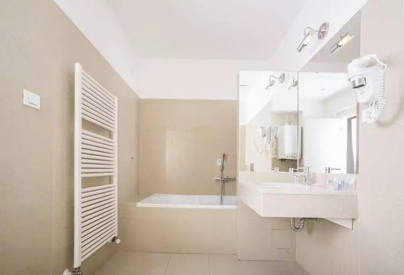 Szálloda Deminka Palace