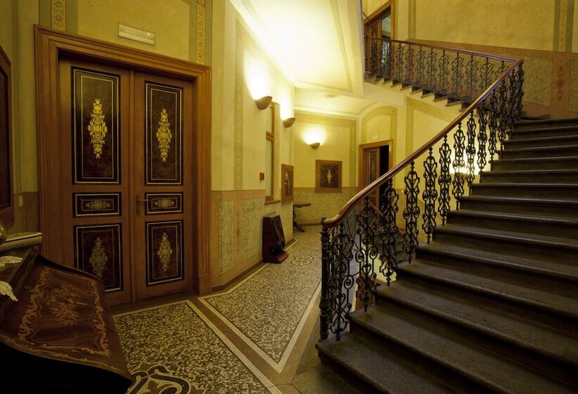 هتل Deminka Palace