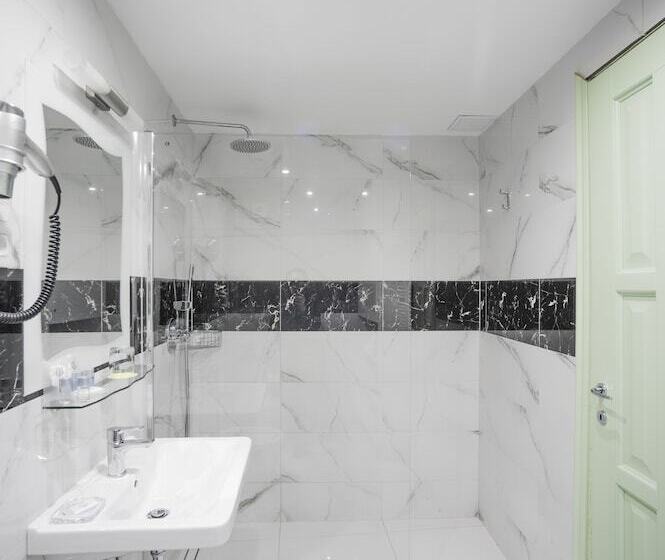 هتل Deminka Palace