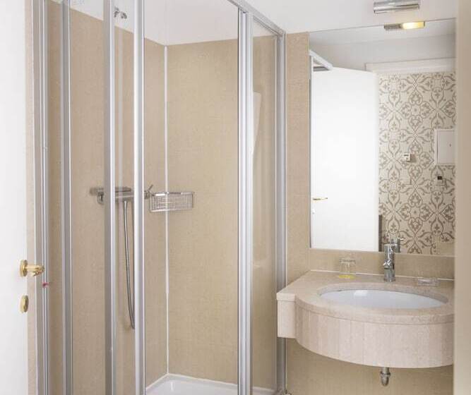 هتل Deminka Palace