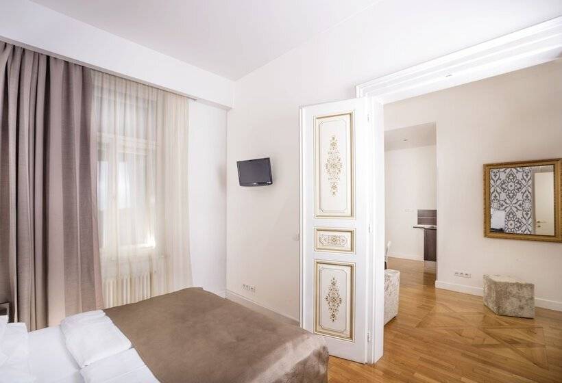 هتل Deminka Palace