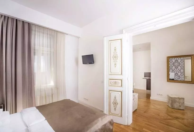 Szálloda Deminka Palace