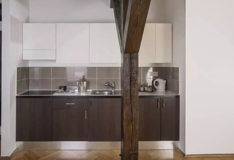 Szálloda Deminka Palace