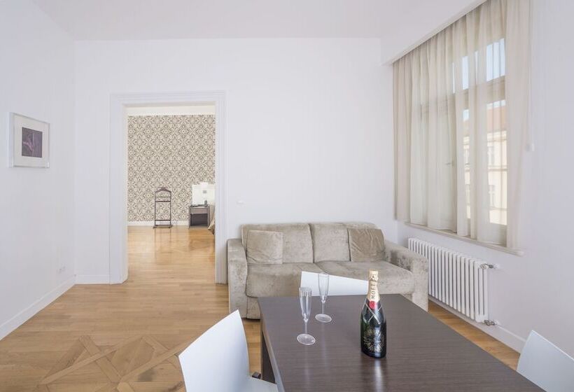 هتل Deminka Palace