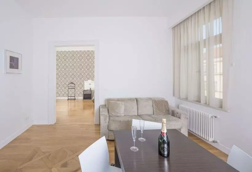 Szálloda Deminka Palace