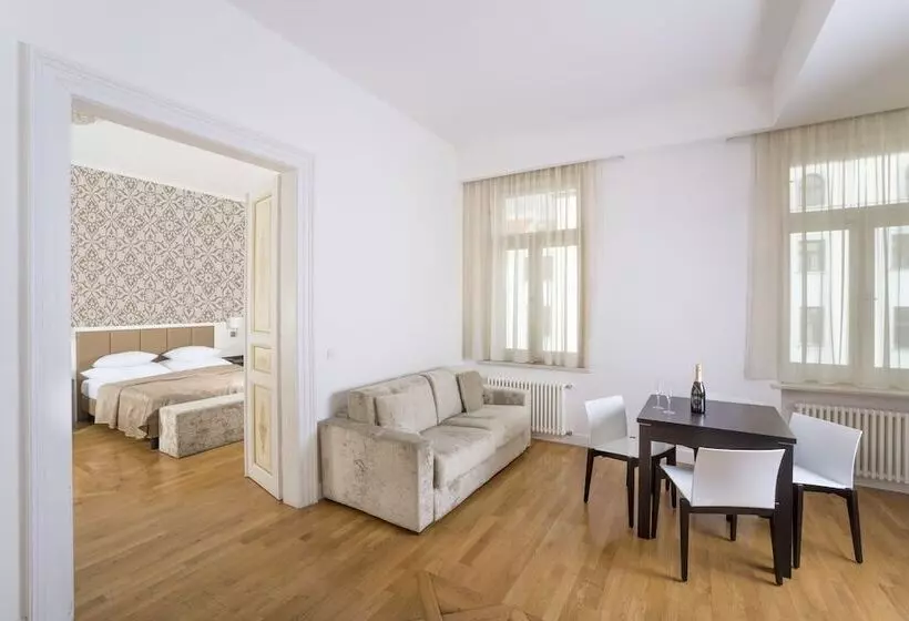 Szálloda Deminka Palace