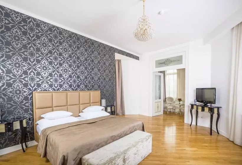 Szálloda Deminka Palace