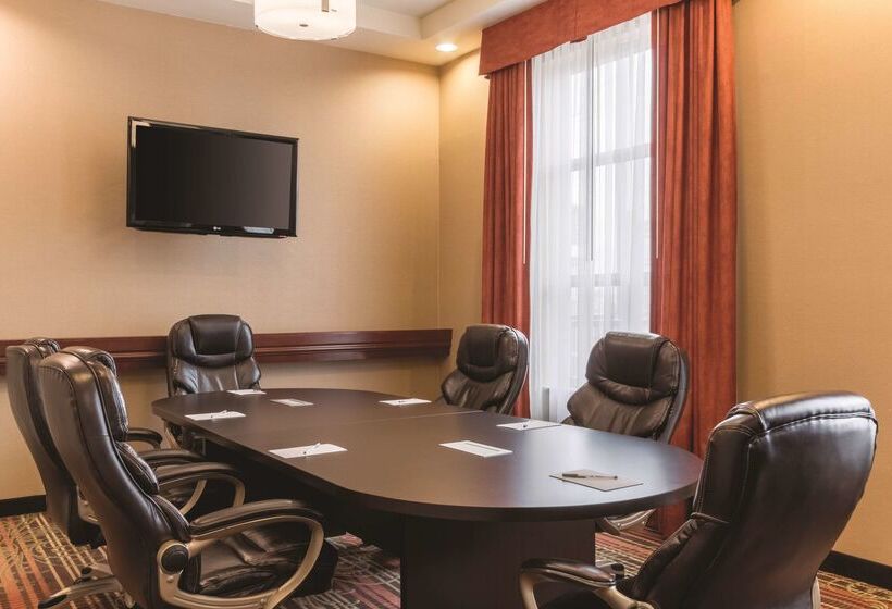 בית מלון כפרי Hampton Inn By Hilton Edmonton/south, Alberta, Canada