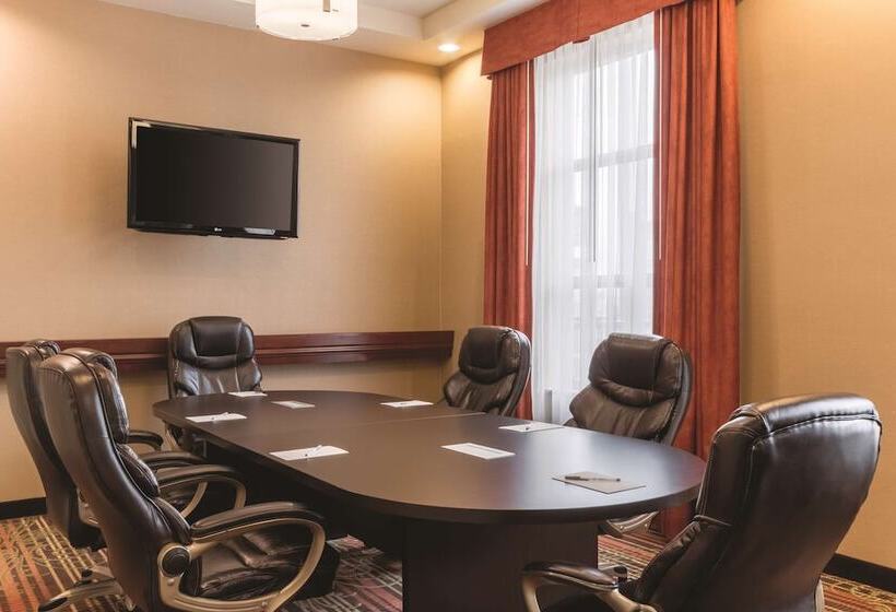 בית מלון כפרי Hampton Inn By Hilton Edmonton/south, Alberta, Canada