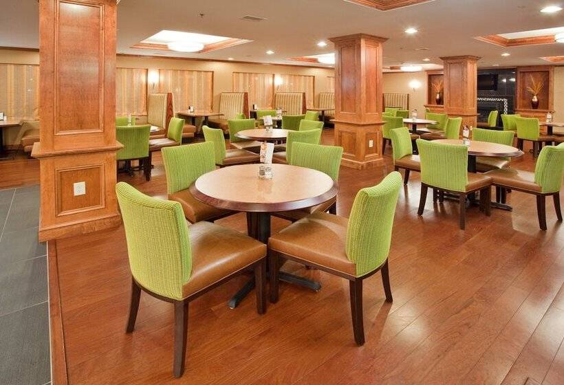 Holiday Inn Express Hotel & Suites Fredericksburg, An Ihg