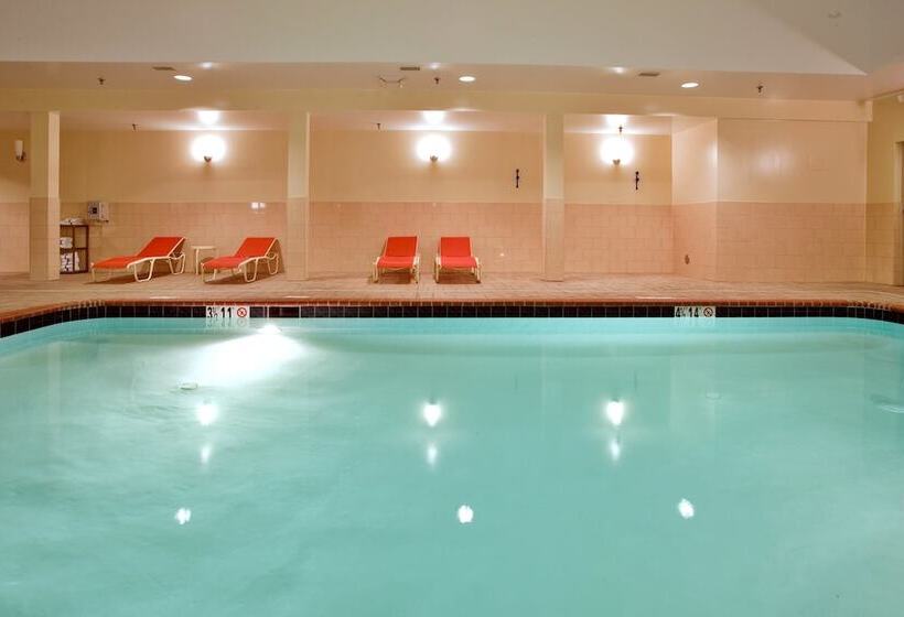 Holiday Inn Express Hotel & Suites Fredericksburg, An Ihg