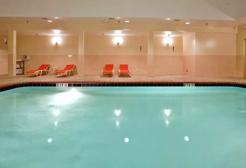 Holiday Inn Express Hotel & Suites Fredericksburg, An Ihg