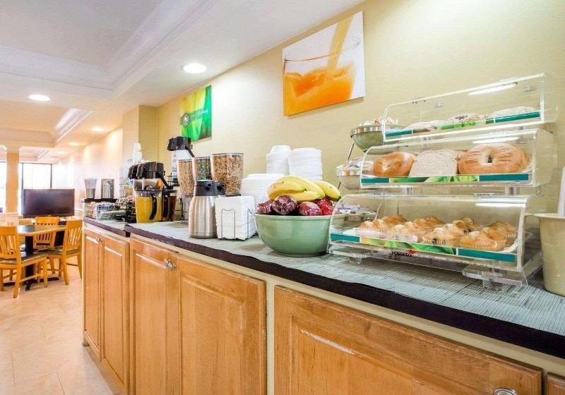 בית מלון כפרי Quality Inn