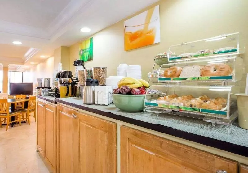 Отель Quality Inn