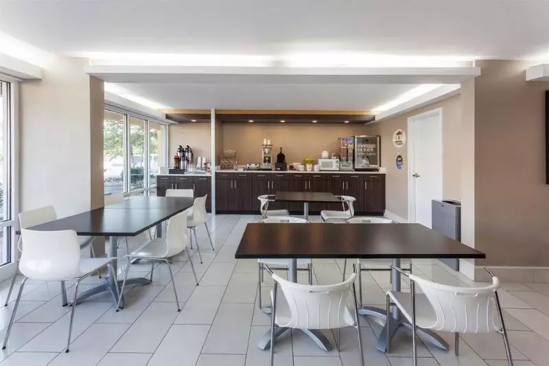 Отель Quality Inn