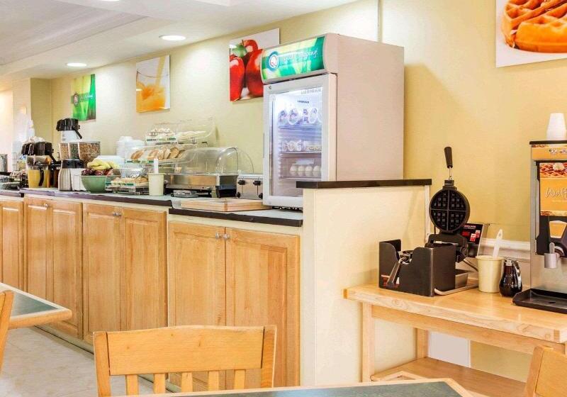 בית מלון כפרי Quality Inn