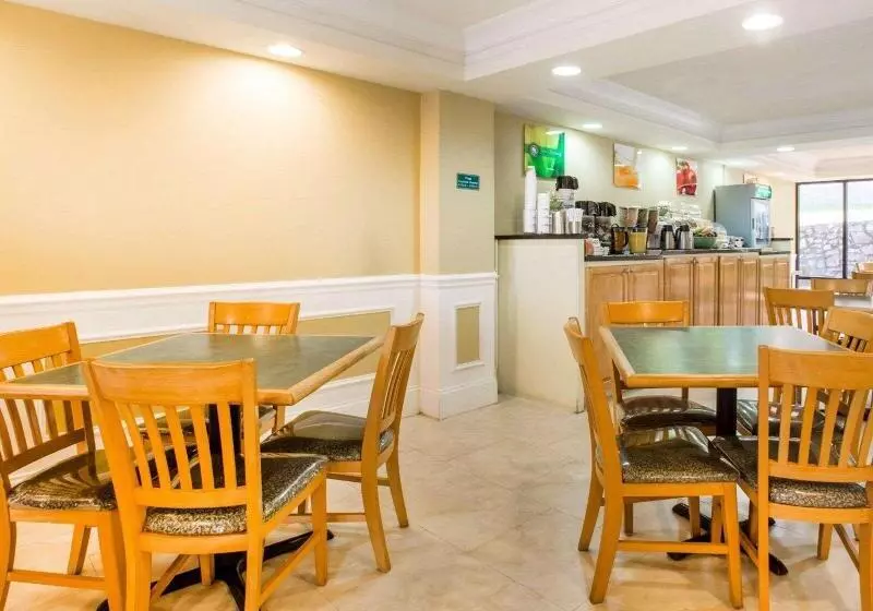 Отель Quality Inn