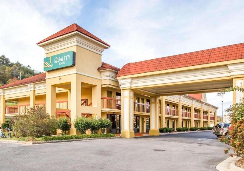 בית מלון כפרי Quality Inn