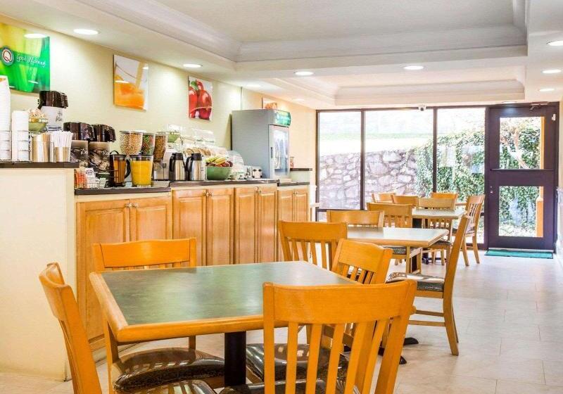 בית מלון כפרי Quality Inn