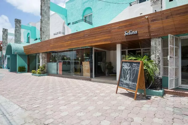 هتل Selina Cancun Downtown