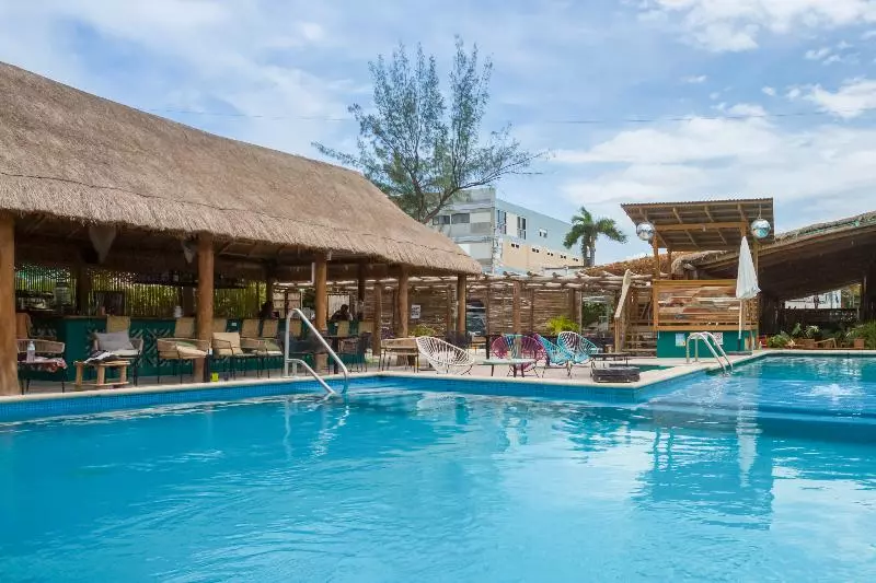 هتل Selina Cancun Downtown