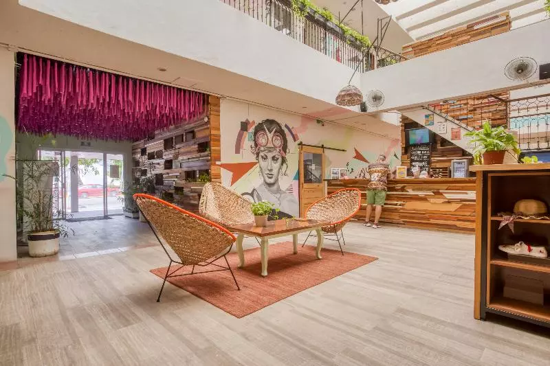 هتل Selina Cancun Downtown