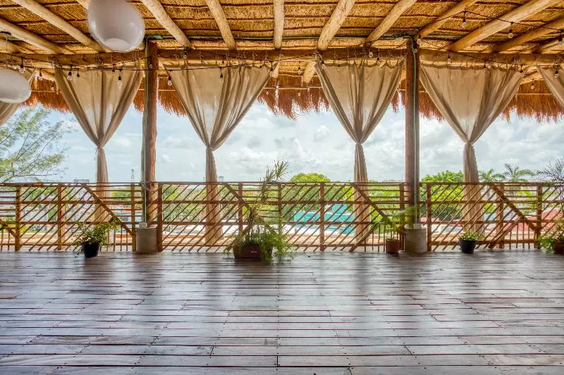 هتل Selina Cancun Downtown