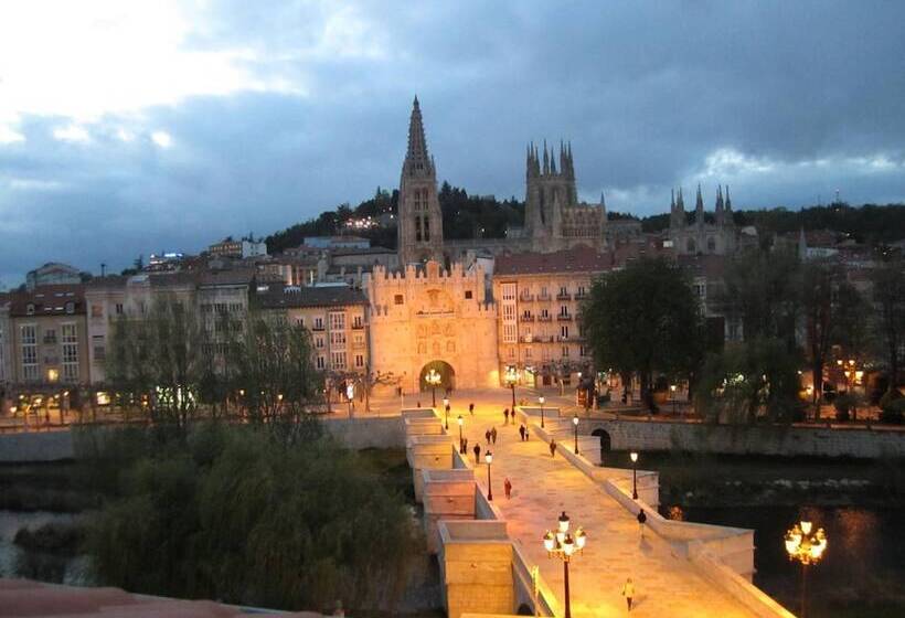 בית מלון כפרי Via Gotica