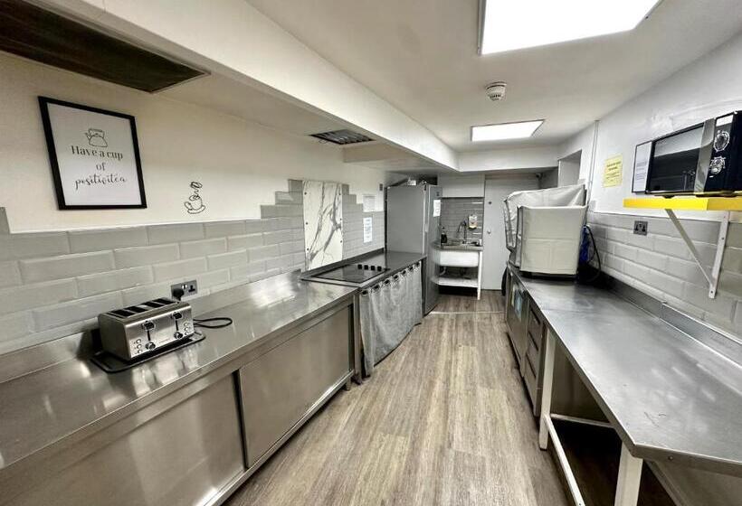 Smart Hyde Park View Hostel