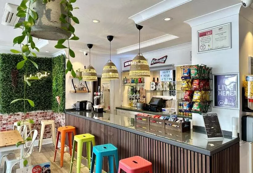 Smart Hyde Park View Hostel