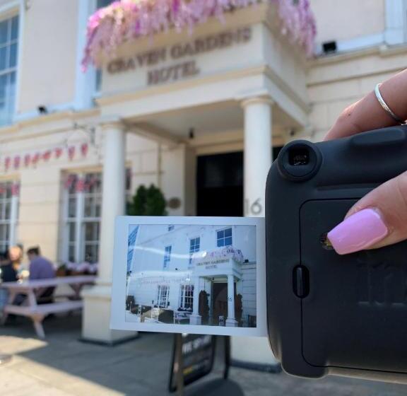 Smart Hyde Park View Hostel