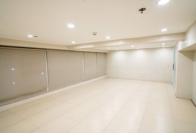 Отель Gilmore Tower Suites By Sms Hospitality