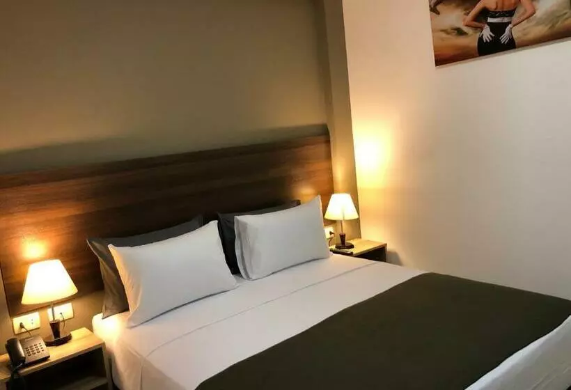 هتل Ikala Santa Cruz