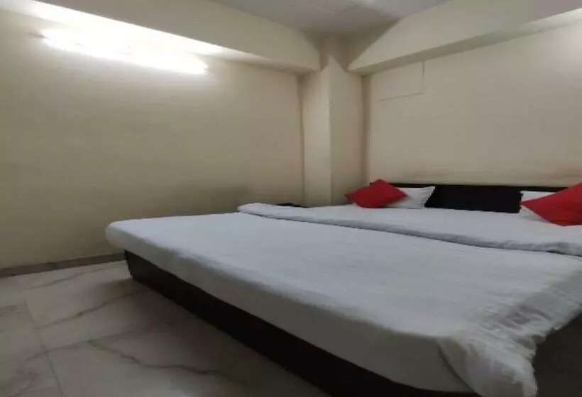 Hotelli Oyo 82962 Kusum Palace Banquet Hall