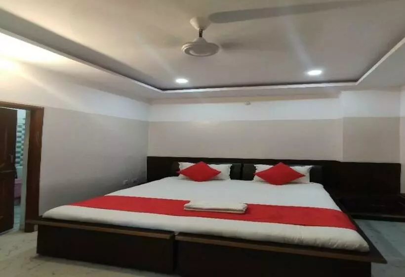 Hotelli Oyo 82962 Kusum Palace Banquet Hall