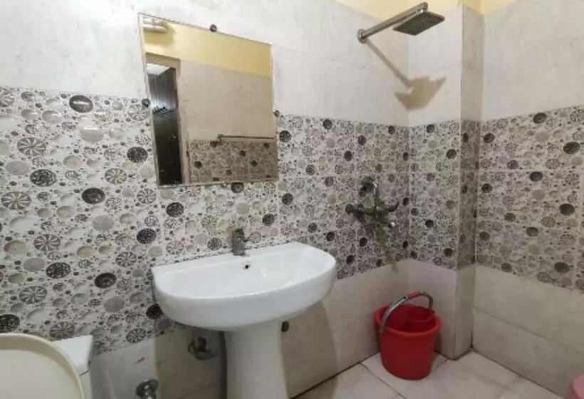 Hotelli Oyo 82962 Kusum Palace Banquet Hall