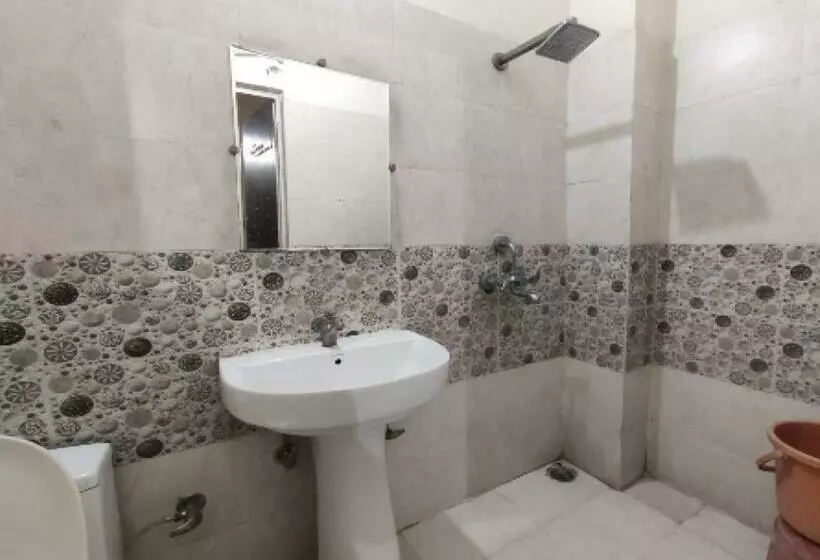 Hotelli Oyo 82962 Kusum Palace Banquet Hall