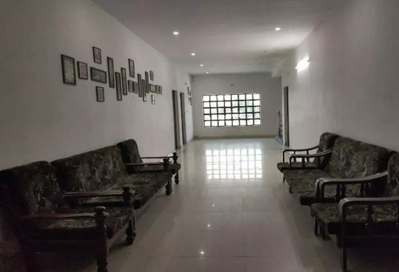 Hotelli Oyo 82962 Kusum Palace Banquet Hall
